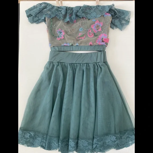 Weisman Two piece crop top and skirt - Picture 2 of 11